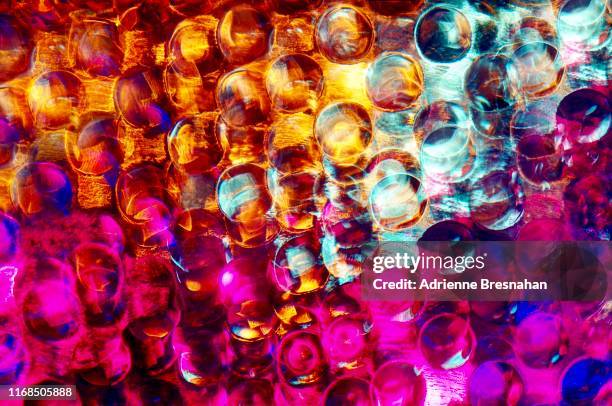 blast of bubbles - fizz photos et images de collection