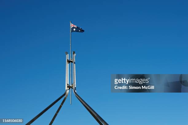 flagmast of parliament house, canberra, australian capital territory, australia - australian capital territory 個照片及圖片檔