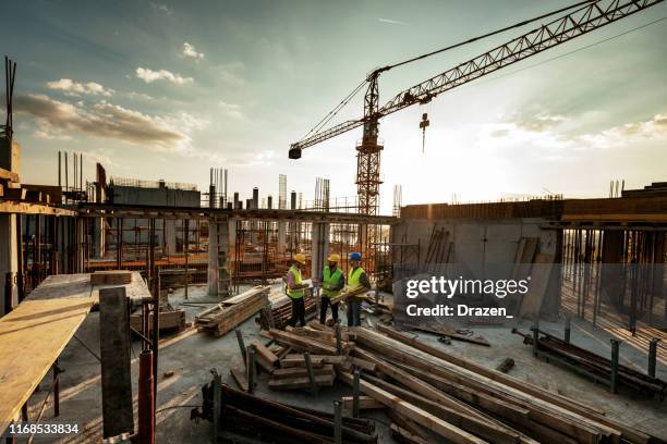 foto van de bouwplaats op grote schaal - constuction stockfoto's en -beelden