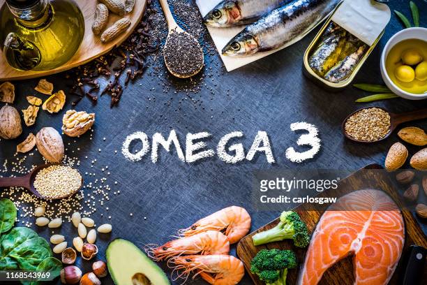 assortiment voedsel rijk aan omega-3 met kopieer ruimte - almond oil stockfoto's en -beelden