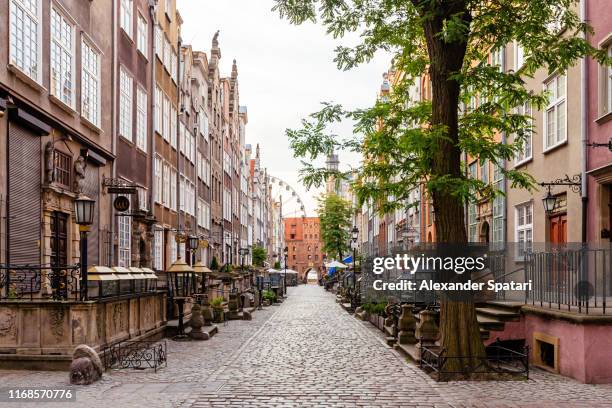 mariacka street in gdansk, poland - gdansk poland stockfoto's en -beelden