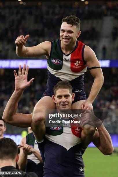 Aaron Sandilands of the Dockers carries Hayden Ballantyne thru a guard of honour after playing their final game for the club at home during the round...