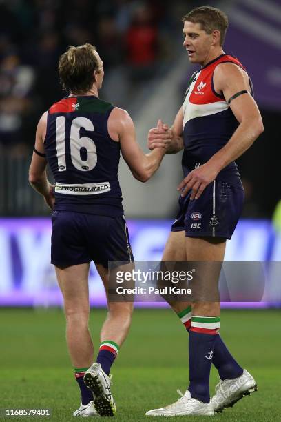 David Mundy of the Dockers acknowledges retiring Aaron Sandilands during the round 22 AFL match between the Fremantle Dockers and the Essendon...