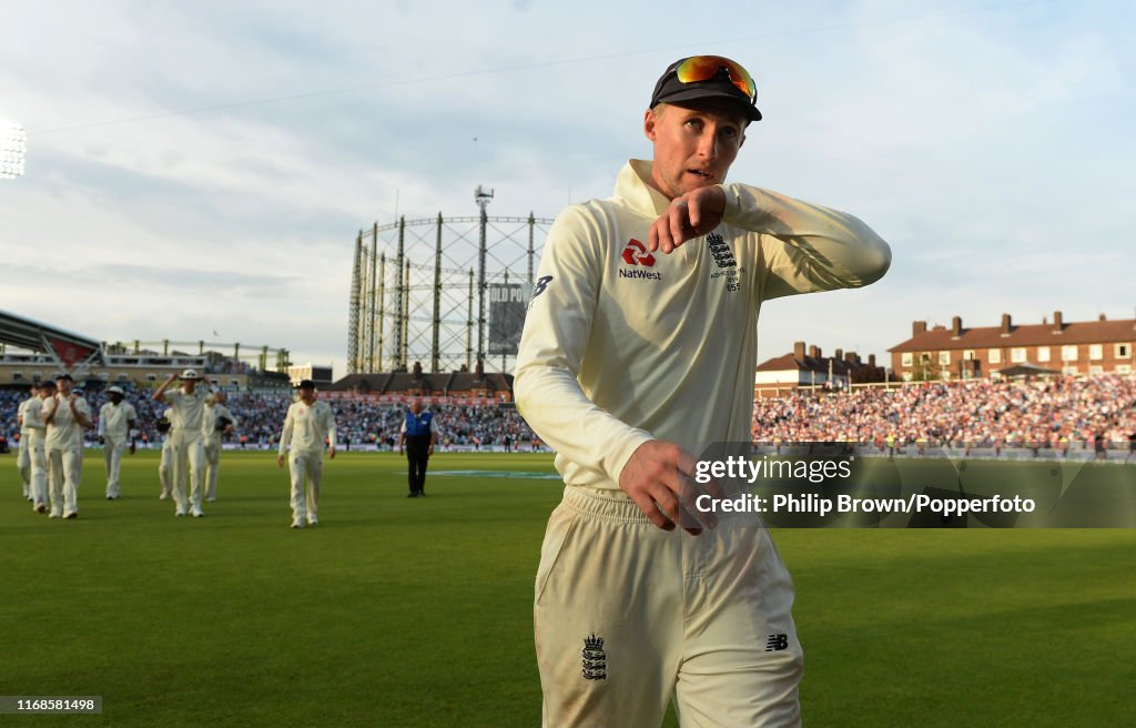 England & Australia - 5th Specsavers Ashes Test: Day Three