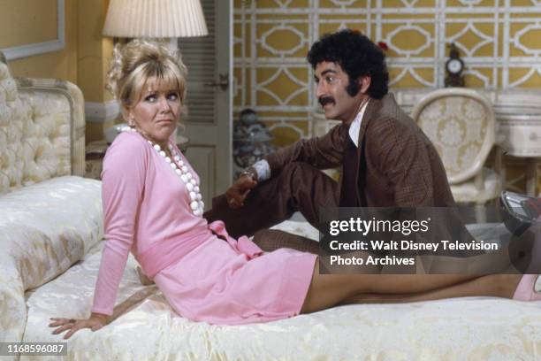 Arlene Golonka, Charlie Brill appearing in the ABC tv series 'Honeymoon Suite'.