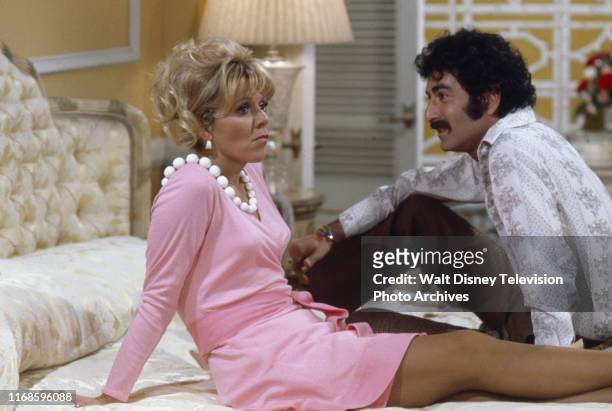Arlene Golonka, Charlie Brill appearing in the ABC tv series 'Honeymoon Suite'.