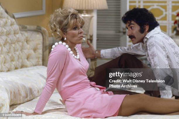 Arlene Golonka, Charlie Brill appearing in the ABC tv series 'Honeymoon Suite'.