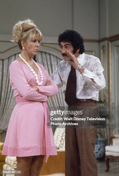 Arlene Golonka, Charlie Brill appearing in the ABC tv series 'Honeymoon Suite'.