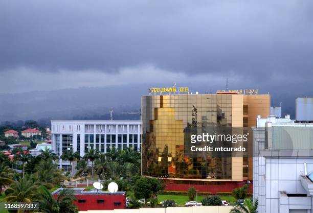 中歐國際銀行的黃金外牆和中非經貨共同體議會，馬拉博，赤道幾內亞 - malabo 個照片及圖片檔