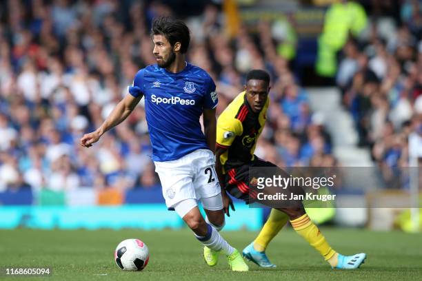 Andre Gomes of Everton battles for possession with Danny Welbeck of Watford during the Premier League match between Everton FC and Watford FC at...
