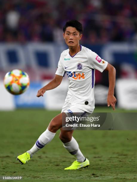 Shunki Higashi of Sanfrecce Hiroshima in action during the J.League J1 match between FC Tokyo and Sanfrecce Hiroshima at Ajinomoto Stadium on August...