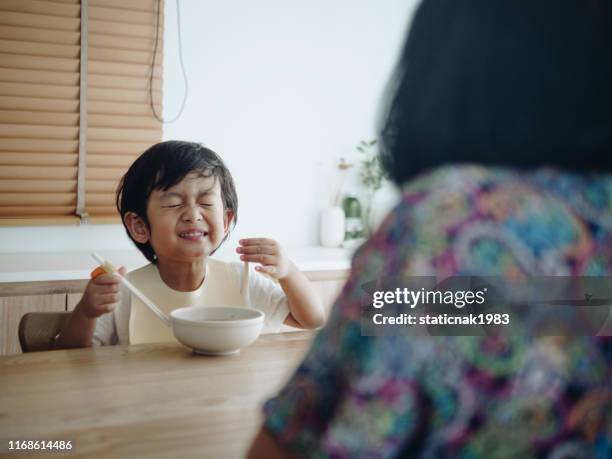 child eating therapy