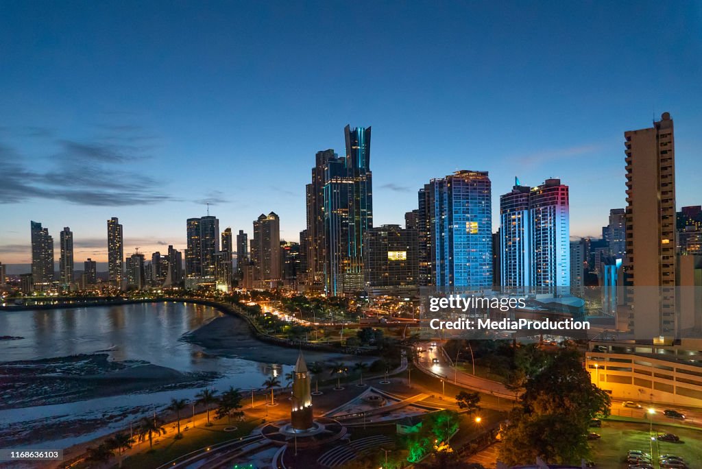 Panama-Stadt bei Nacht