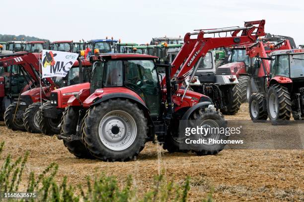 Grande mobilisation des éleveurs et agriculteurs à l'appel de la FUGEA pour dénoncer les accords internationaux jugés "nocifs" pour l'agriculture et...