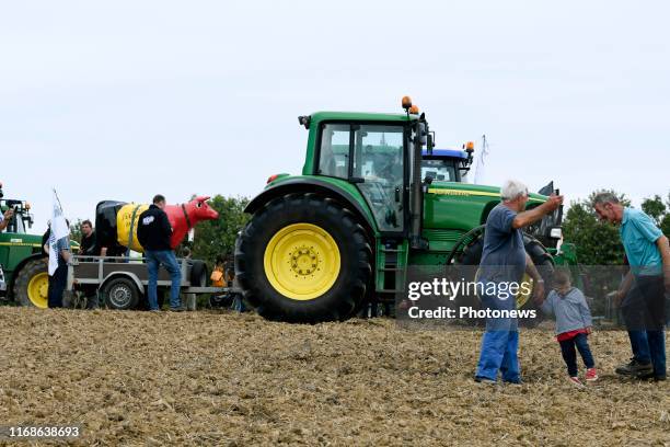 Grande mobilisation des éleveurs et agriculteurs à l'appel de la FUGEA pour dénoncer les accords internationaux jugés "nocifs" pour l'agriculture et...