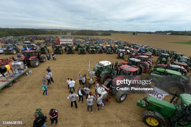 Grande mobilisation des éleveurs et agriculteurs à l'appel de la FUGEA pour dénoncer les accords internationaux jugés "nocifs" pour l'agriculture et...