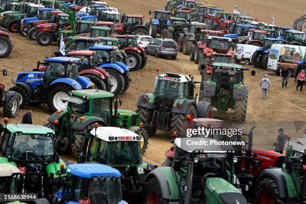 Grande mobilisation des éleveurs et agriculteurs à l'appel de la FUGEA pour dénoncer les accords internationaux jugés "nocifs" pour l'agriculture et...