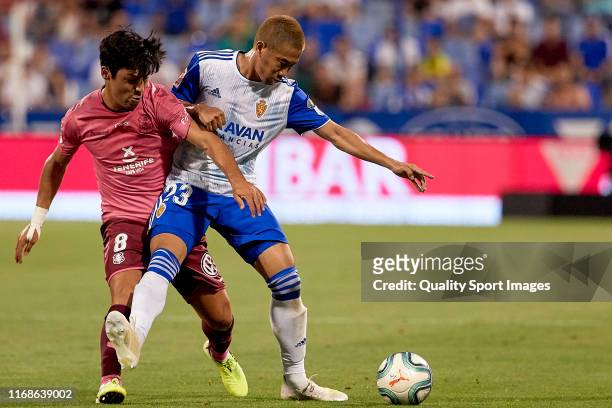 Shinji Kagawa of Real Zarazoga competes for the ball with Borja Lasso of CD Tenerife during the La Liga Smartbank match between Zaragoza and Tenerife...