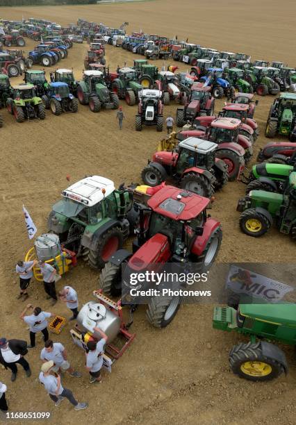 Grande mobilisation des éleveurs et agriculteurs à l'appel de la FUGEA pour dénoncer les accords internationaux jugés "nocifs" pour l'agriculture et...