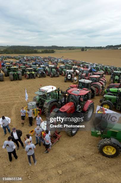 Grande mobilisation des éleveurs et agriculteurs à l'appel de la FUGEA pour dénoncer les accords internationaux jugés "nocifs" pour l'agriculture et...