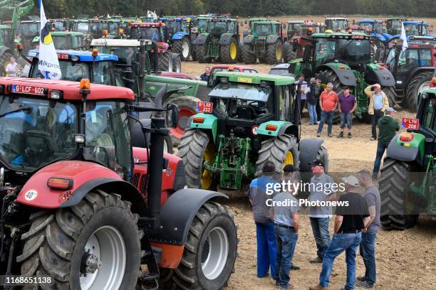 Grande mobilisation des éleveurs et agriculteurs à l'appel de la FUGEA pour dénoncer les accords internationaux jugés "nocifs" pour l'agriculture et...