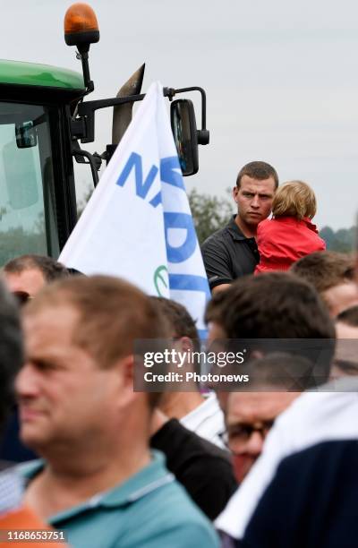 Grande mobilisation des éleveurs et agriculteurs à l'appel de la FUGEA pour dénoncer les accords internationaux jugés "nocifs" pour l'agriculture et...