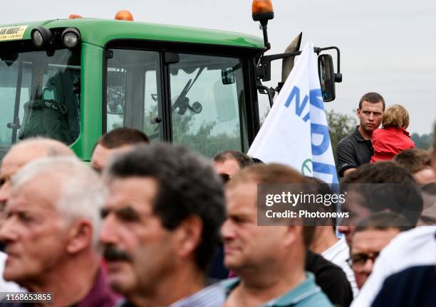 Grande mobilisation des éleveurs et agriculteurs à l'appel de la FUGEA pour dénoncer les accords internationaux jugés "nocifs" pour l'agriculture et...