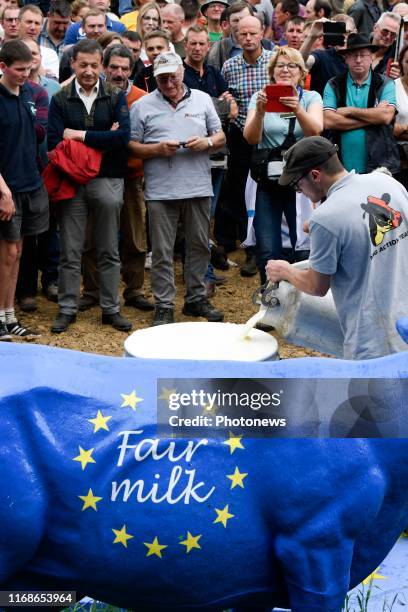 Grande mobilisation des éleveurs et agriculteurs à l'appel de la FUGEA pour dénoncer les accords internationaux jugés "nocifs" pour l'agriculture et...