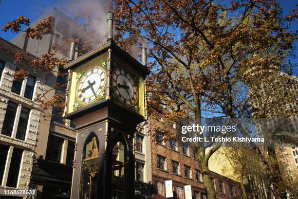 steam clock in vancouver, canada - gastown stock-fotos und bilder