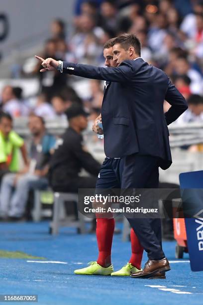 Diego Alonso, coach of Monterrey, gives instructions to Vincent Janssen, #9 of Monterrey, before his debut with the team during the 5th round match...