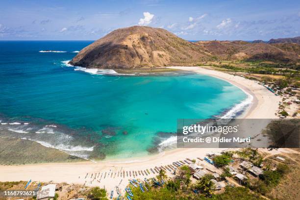 dramatic view of the mawun beach in lombok, indonesia - kuta stock pictures, royalty-free photos & images