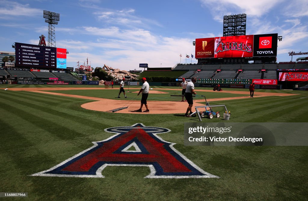 Chicago White Sox v Los Angeles Angels