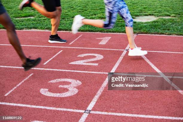 athletes crossing the finish line - relay race start line stock pictures, royalty-free photos & images