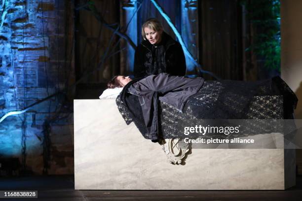 August 2019, Saxony-Anhalt, Wernigerode: A scene from the opera performance "Romeo and Juliet" is rehearsed in the courtyard of Wernigerode Castle....