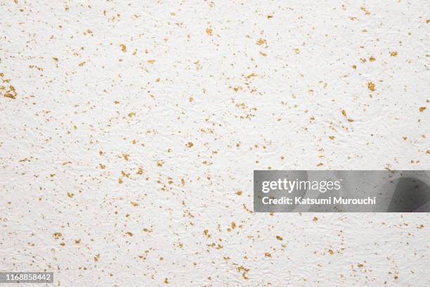 gold leaf,white paper texture background - gold foil texture foto e immagini stock