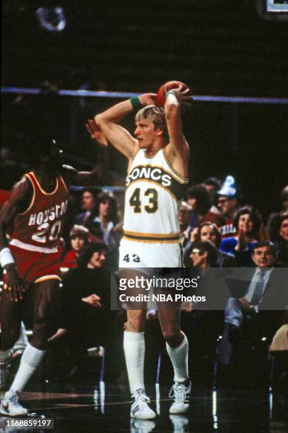 Jack Sikma of the Seattle SuperSonics looks to pass against the Houston Rockets on November 22, 1985 at the Seattle Center Coliseum in Seattle,...