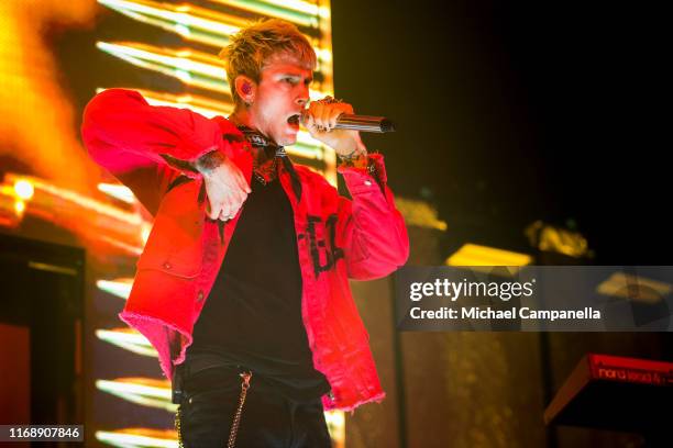 Mk Rapper 3,386 Machine Gun Kelly In Concert Stock Photos, High-Res Pictures, and ...