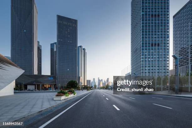 commercial street - diminishing perspective - fotografias e filmes do acervo