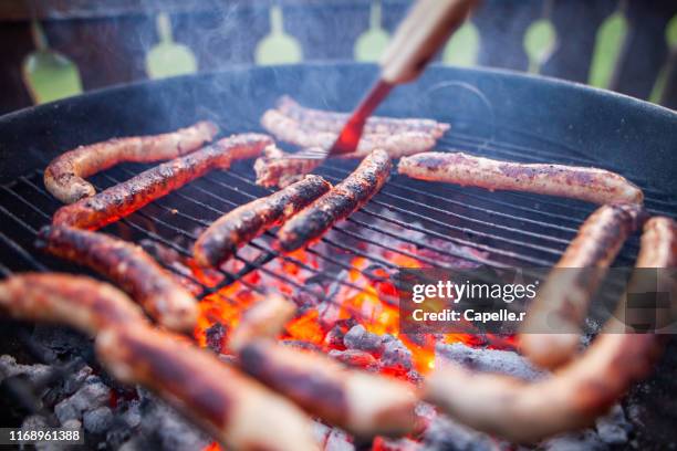 cuisine - grillades au charbon de bois - saucisses stock pictures, royalty-free photos & images