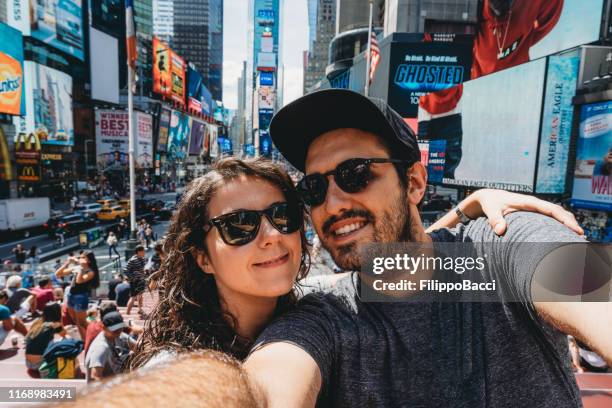 par selfie i times square, new york city - new york trip bildbanksfoton och bilder