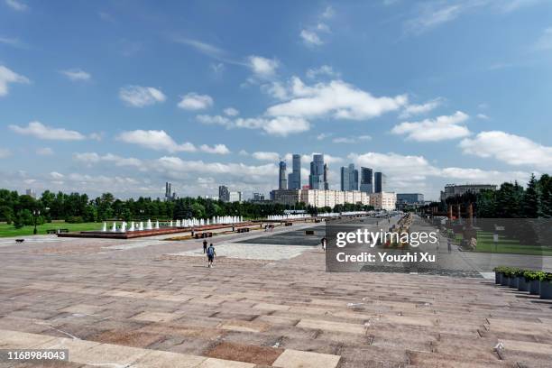 world war ii victory square in moscow - victory parade stock pictures, royalty-free photos & images