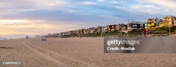 beach front houses in manhattan beach in de buurt van los angeles california - manhattan beach stockfoto's en -beelden