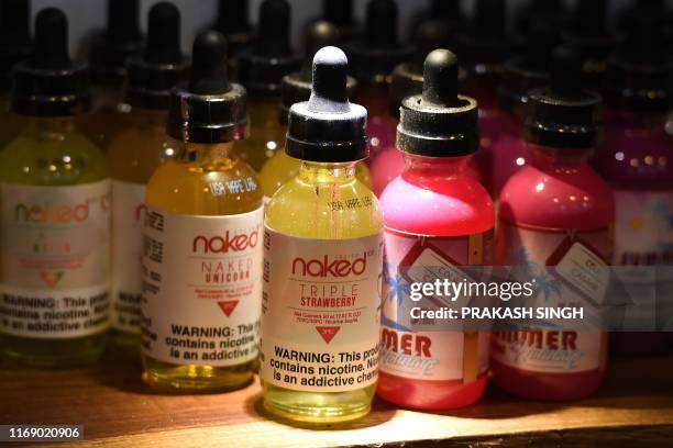 Vaping Containers 143 Vaping Flavours Stock Photos, High-Res Pictures, and Images - Getty ...