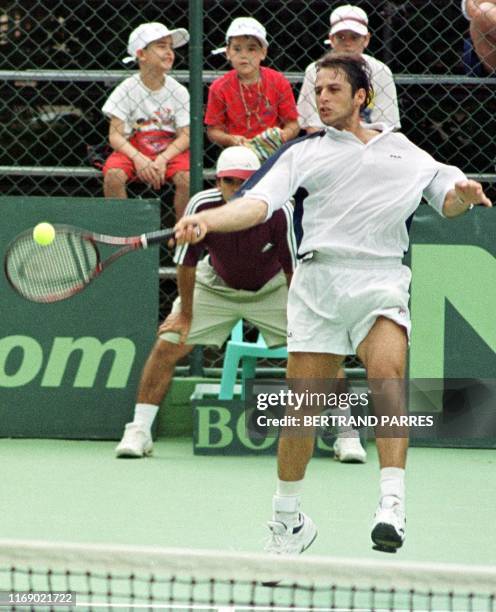 Venezulan tennis player Maurice Ruah returns the tennis ball to his opponent in the fouth set of the Davis Cup Bahamas- Venezula in Caracas 26...