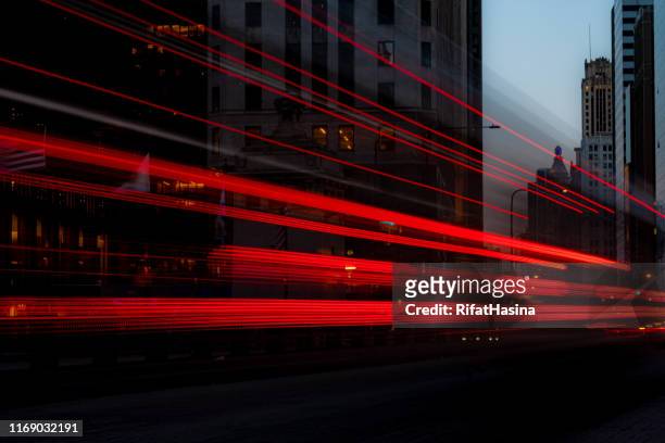 bus driving along michigan avenue, chicago, illinois, united states - rastros de luz fotografías e imágenes de stock
