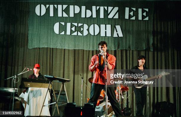Musician Misha Barzukhin from group Televisor, concert, Leningrad 1986