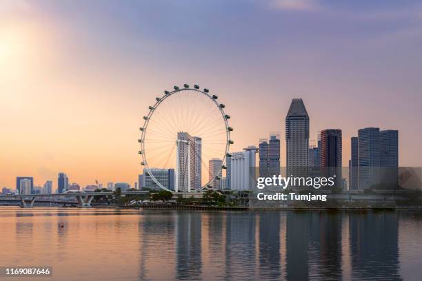 singapore city skyline thare are the most famous tourist attraction in singapore,asia. - singapore skyline stockfoto's en -beelden