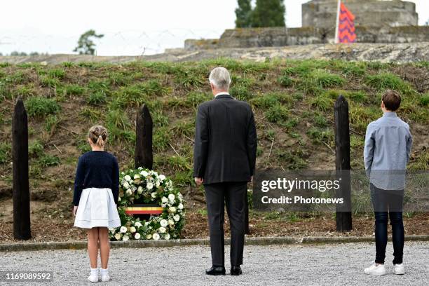 - Koning Filip woont de 75ste nationale bedevaart van het Fort van Breendonk bij. Hij brengt hulde en herdenkt alle politieke gevangenen en andere...