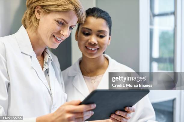 Two Scientists Talking Photos and Premium High Res Pictures - Getty Images