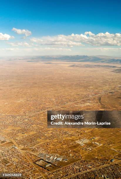panoramic view of the houses in achocalla, bolivia - bolivian andes fotografías e imágenes de stock